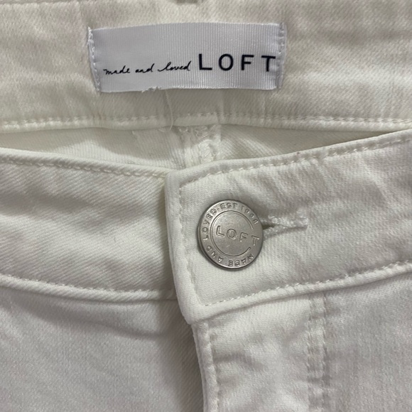 LOFT white denim with double fray detail at the hem. Size 10 - Picture 4 of 6